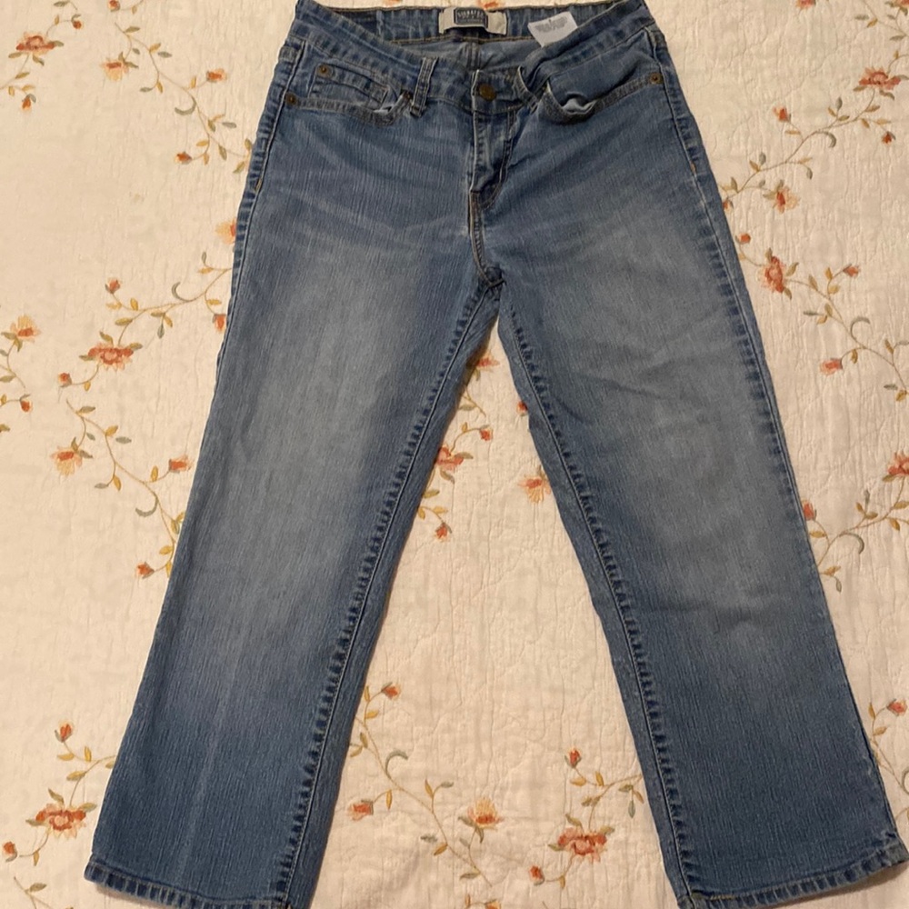 Levi Strauss Women’s Blue Jean Capri Size 6